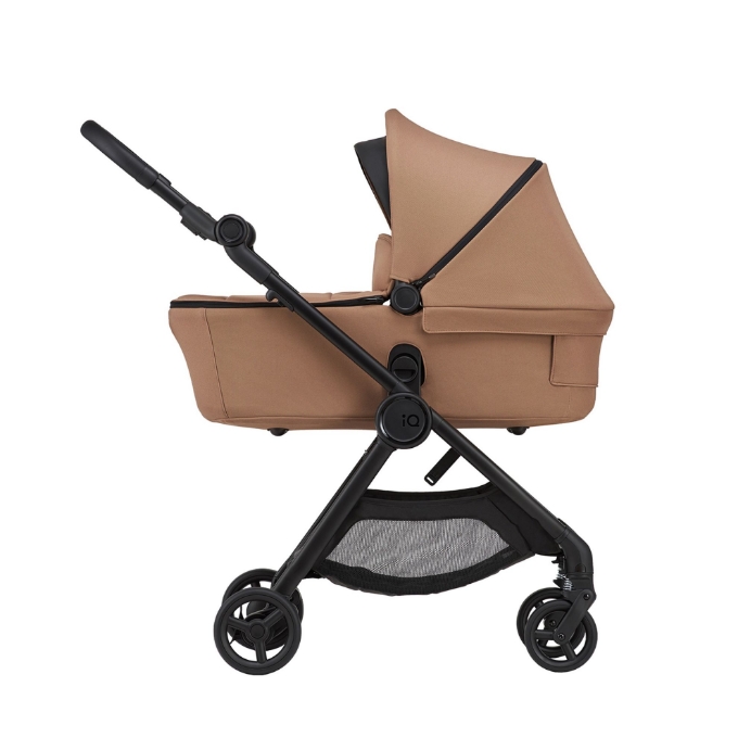 Carucior modern, culoare bej, elegant.